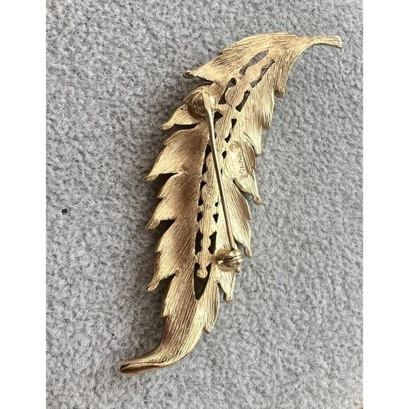 1950'S CROWN TRIFARI FAUX PEARL & CRYSTAL RHINESTONE LEAF PIN BROOCH GOLD TONE - Picture 7 of 8